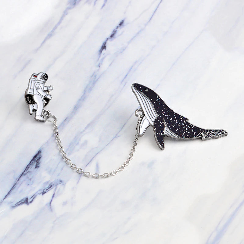 Pin's Astronaute et Baleine