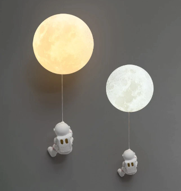 Lampe murale Astronaute grimpant vers la Lune