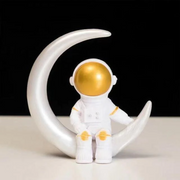Figurine Astronaute sur un Croissant de Lune