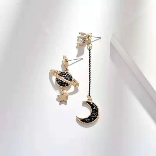 Boucles d'oreilles asymétrique Lune et Saturne